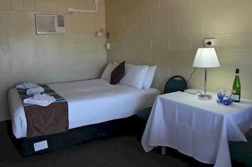 Windsor Hotel Motel Dalby Exterior photo