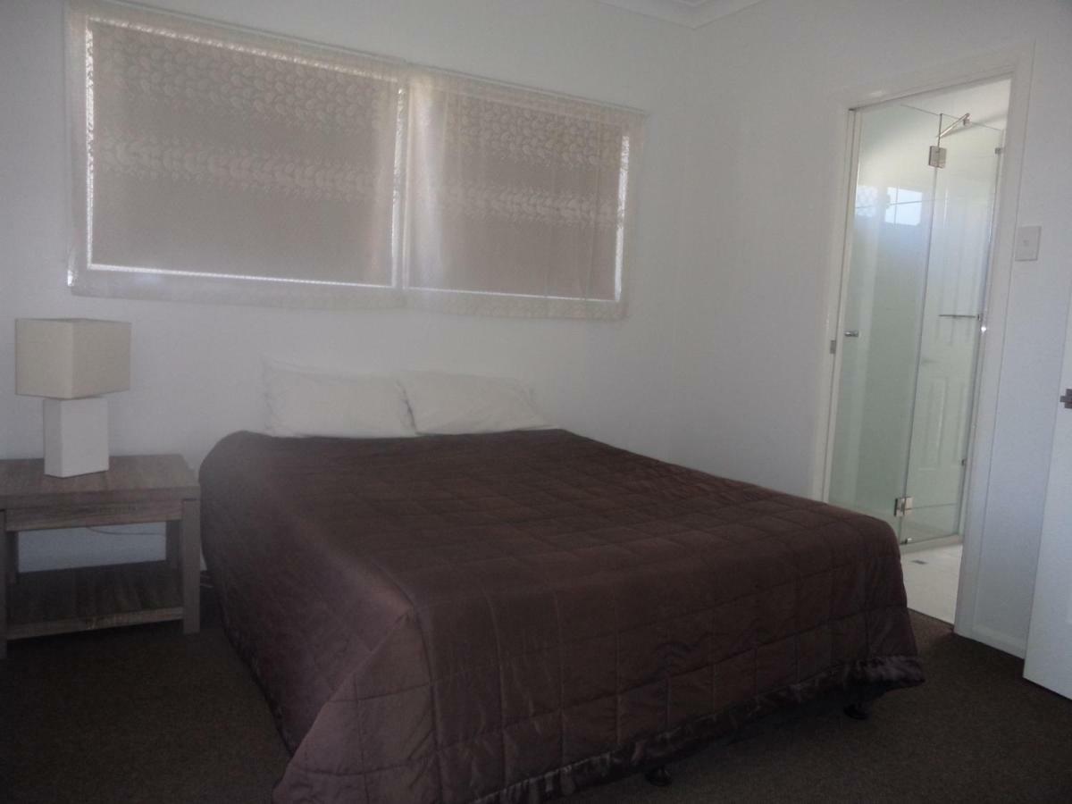 Windsor Hotel Motel Dalby Exterior photo